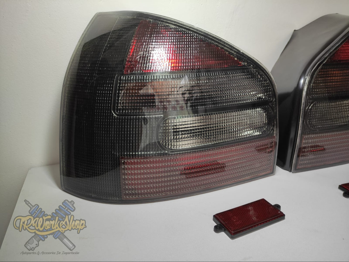 Calaveras Audi A3 S3 Mk1 (2 Piezas) | Euro Look Smoke | Helix