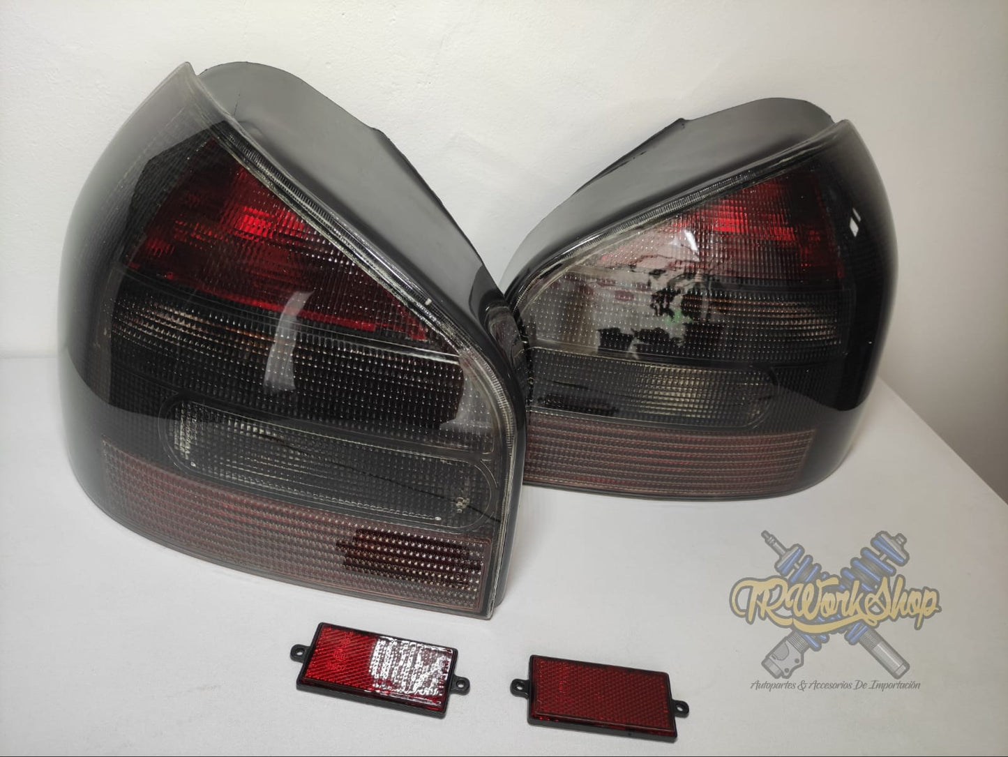 Calaveras Audi A3 S3 Mk1 (2 Piezas) | Euro Look Smoke | Helix