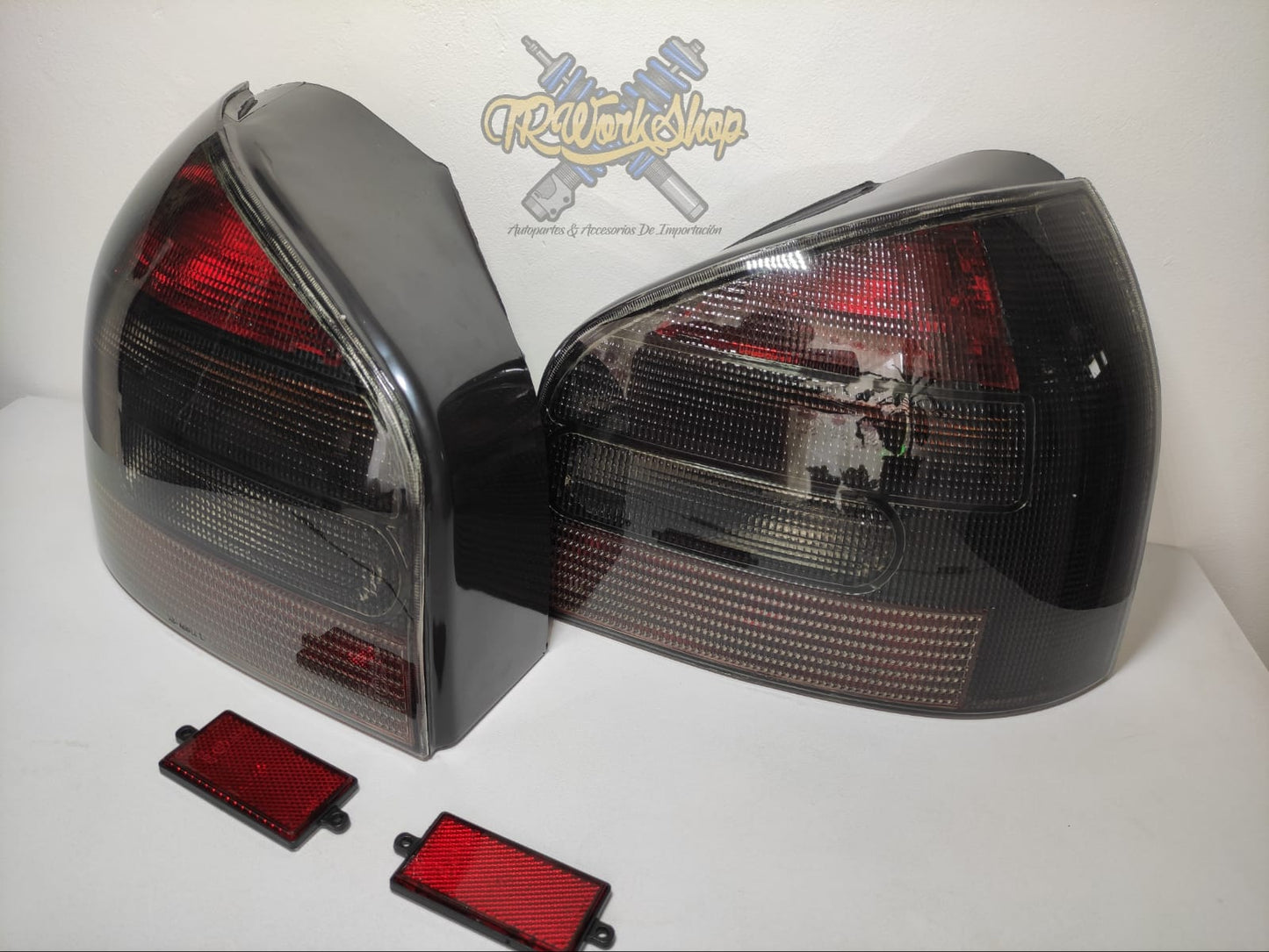 Calaveras Audi A3 S3 Mk1 (2 Piezas) | Euro Look Smoke | Helix