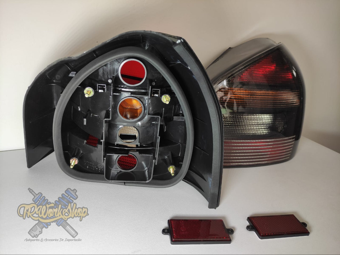 Calaveras Audi A3 S3 Mk1 (2 Piezas) | Euro Look Smoke | Helix