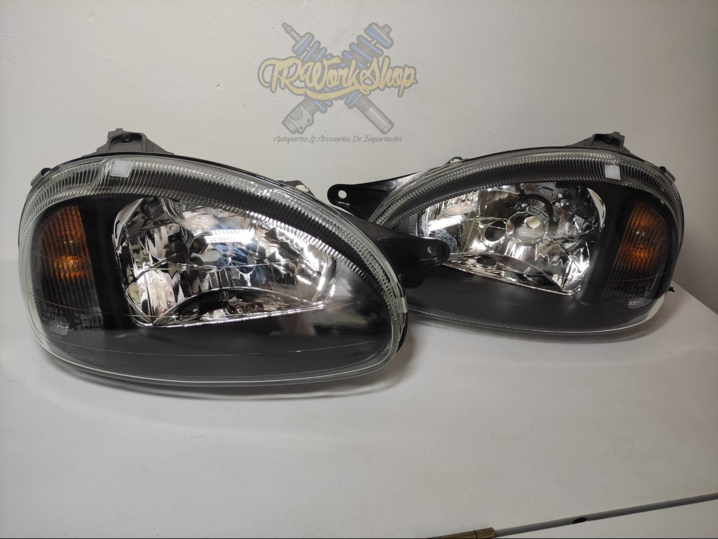 Faros Principales para Chevrolet Chevy 1993 a 2003 (Der / Izq) - Depo