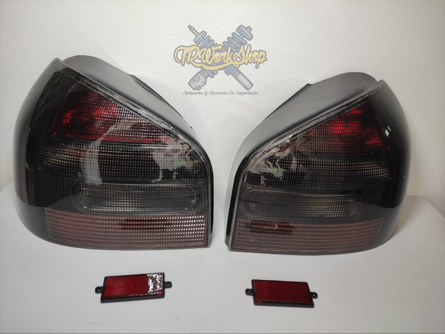 Calaveras Audi A3 S3 Mk1 (2 Piezas) | Euro Look Smoke | Helix