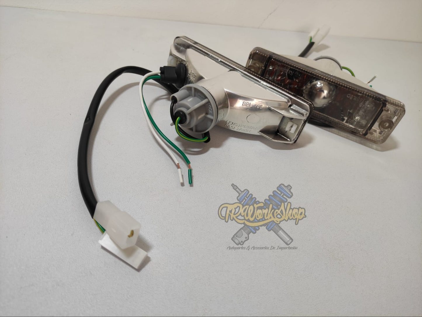 Cuartos Frontales VW Caribe, Atlantic, Caddy Mk1 | Smoke | JOM